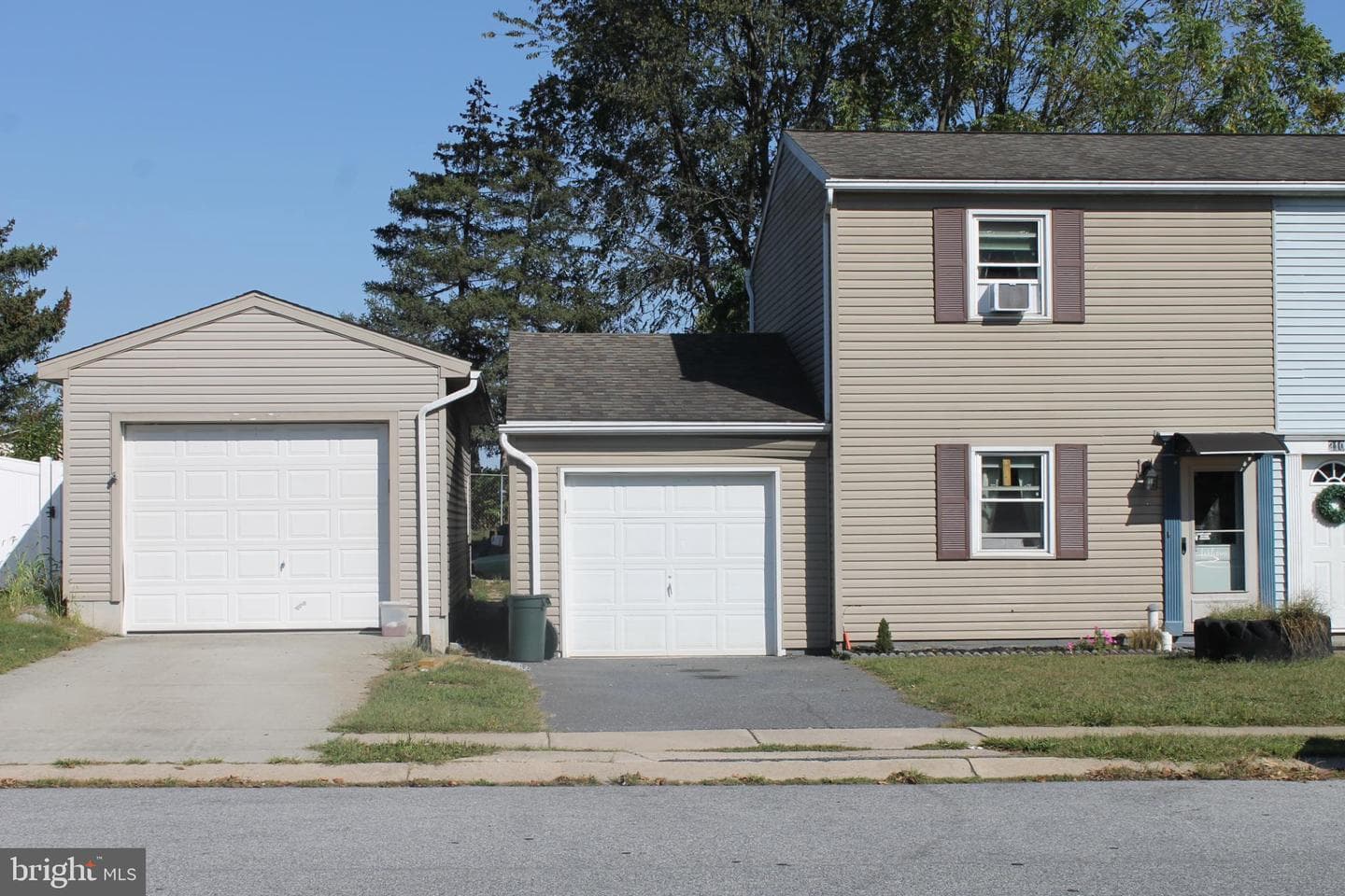 208 S Center Street photo 1