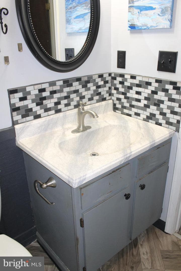 208 S Center Street photo 16