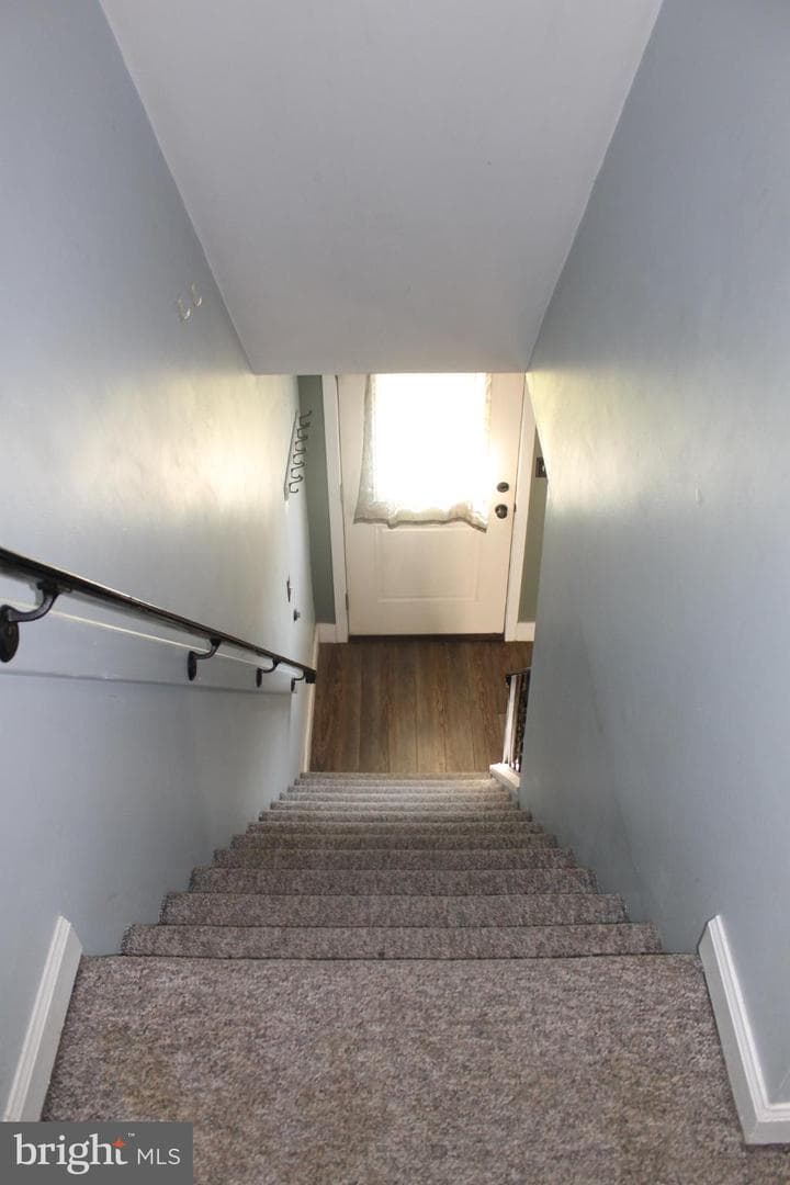 208 S Center Street photo 24
