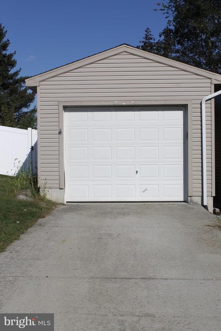208 S Center Street photo 25