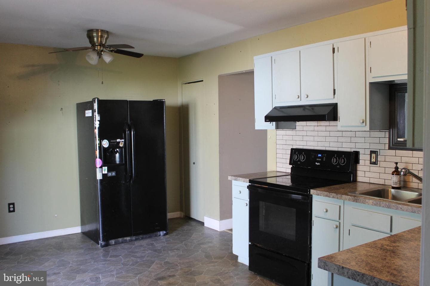 208 S Center Street photo 9