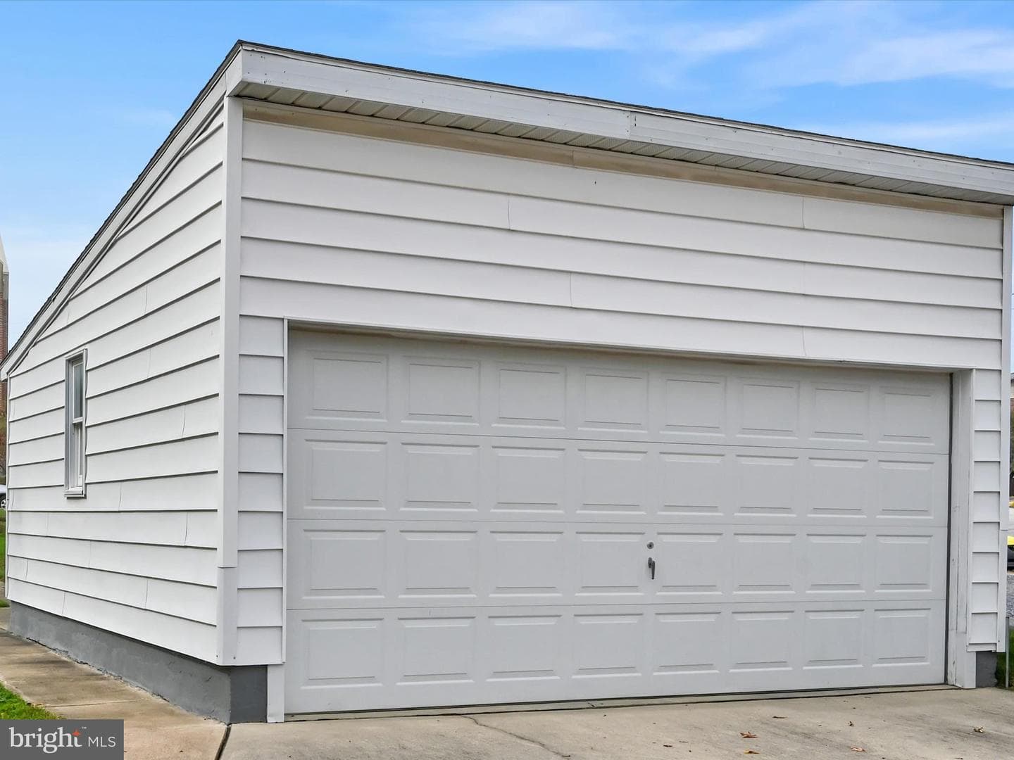 140 N Railroad Street photo 33