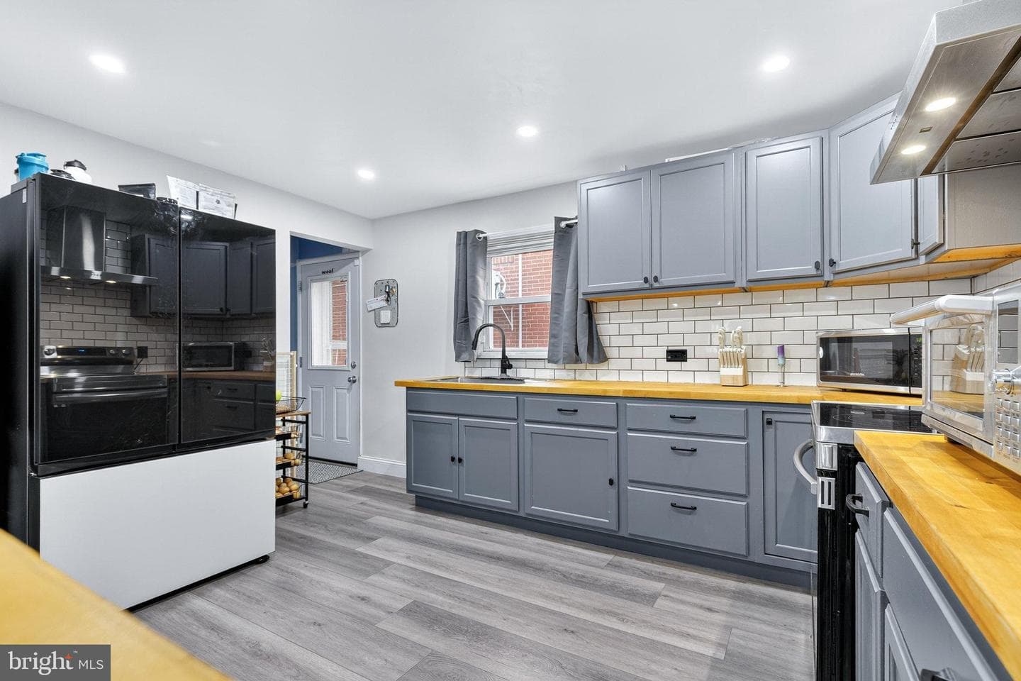 1025 Cornwall Road photo 4