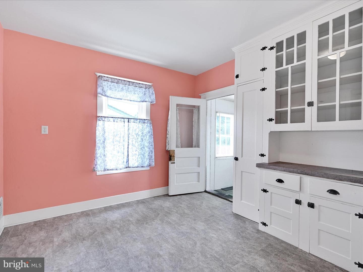 1546 Oak Street photo 13