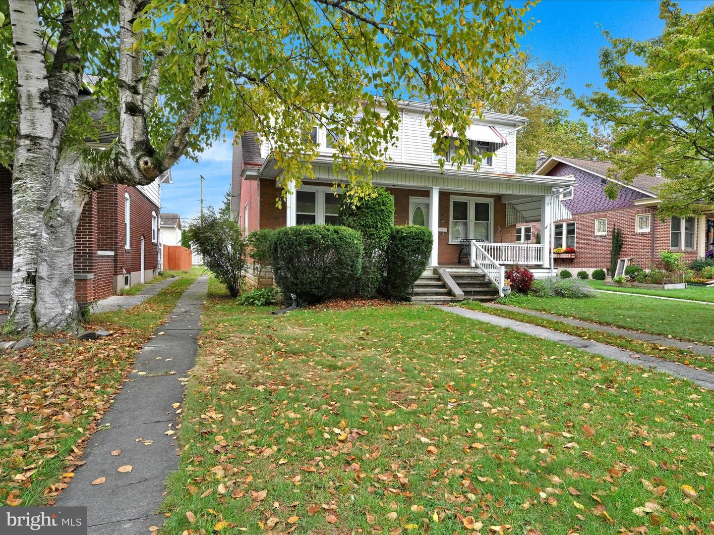 1546 Oak Street photo 3