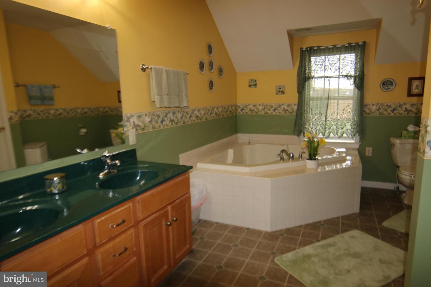 527 Royal Road photo 22