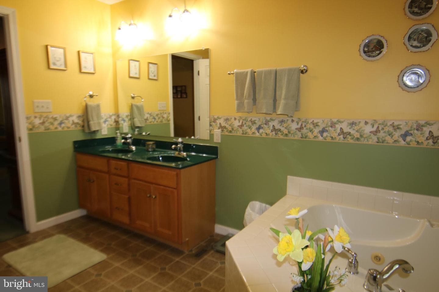 527 Royal Road photo 23
