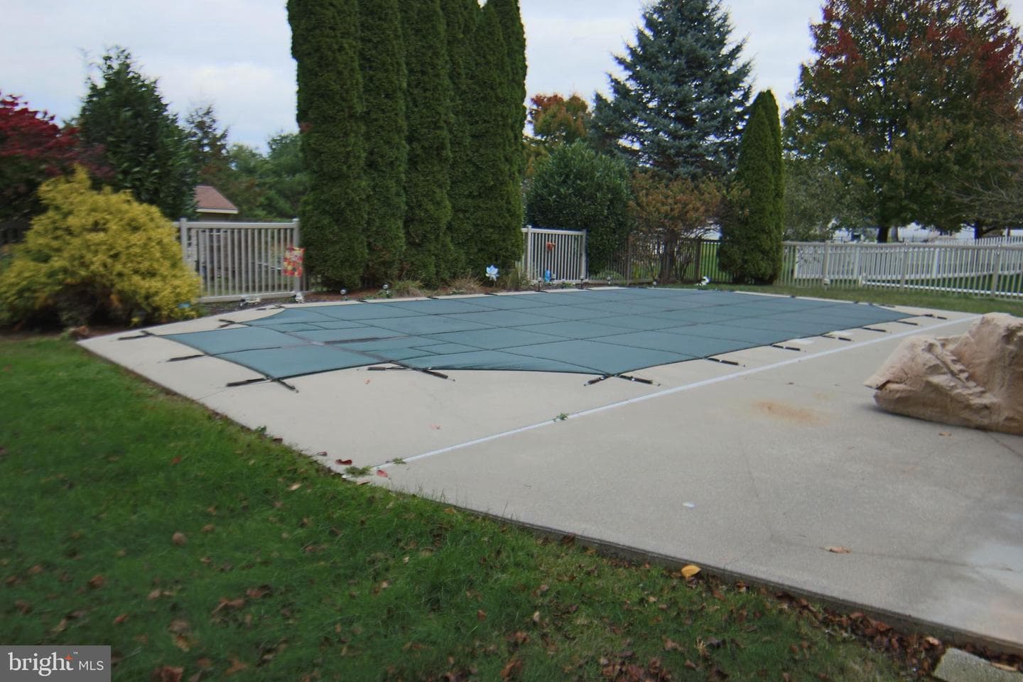 527 Royal Road photo 32