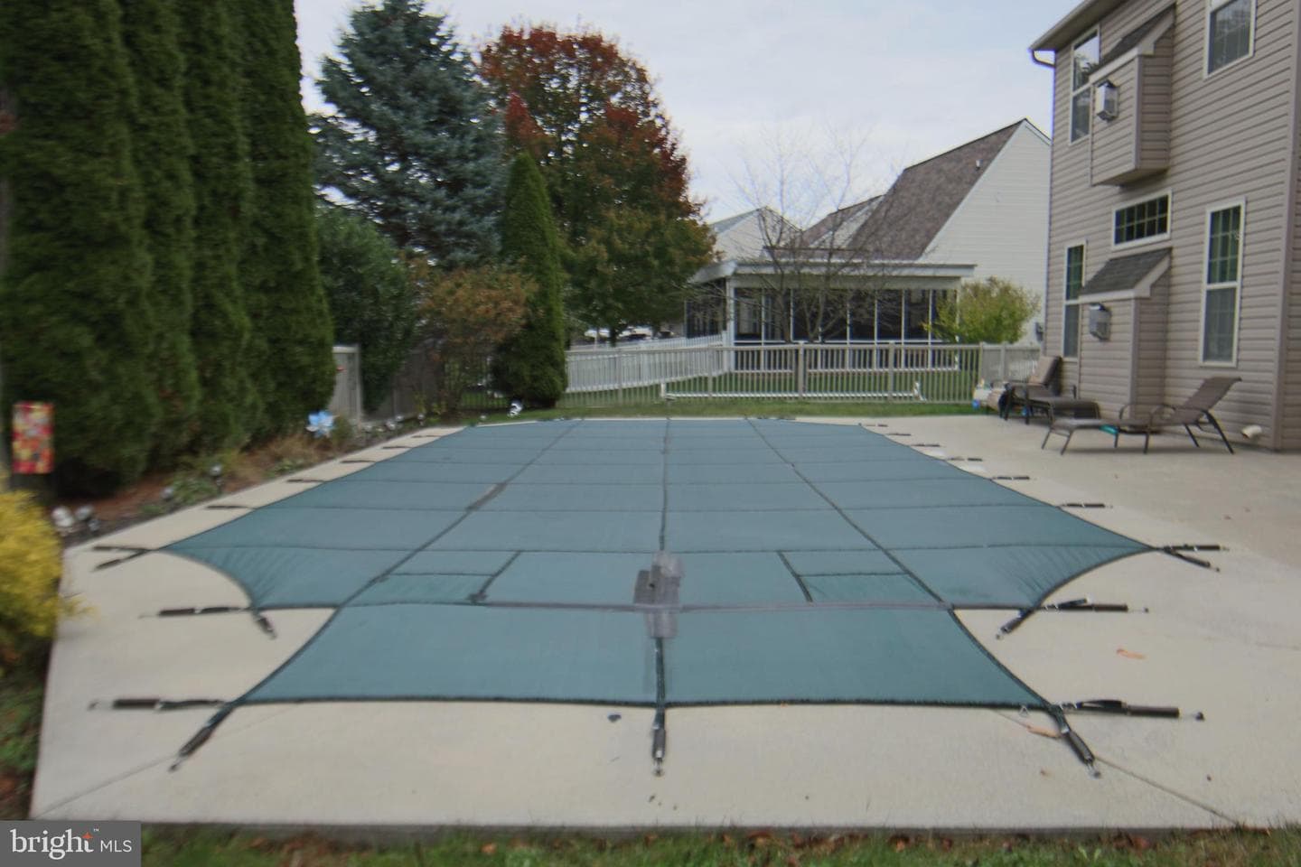 527 Royal Road photo 33