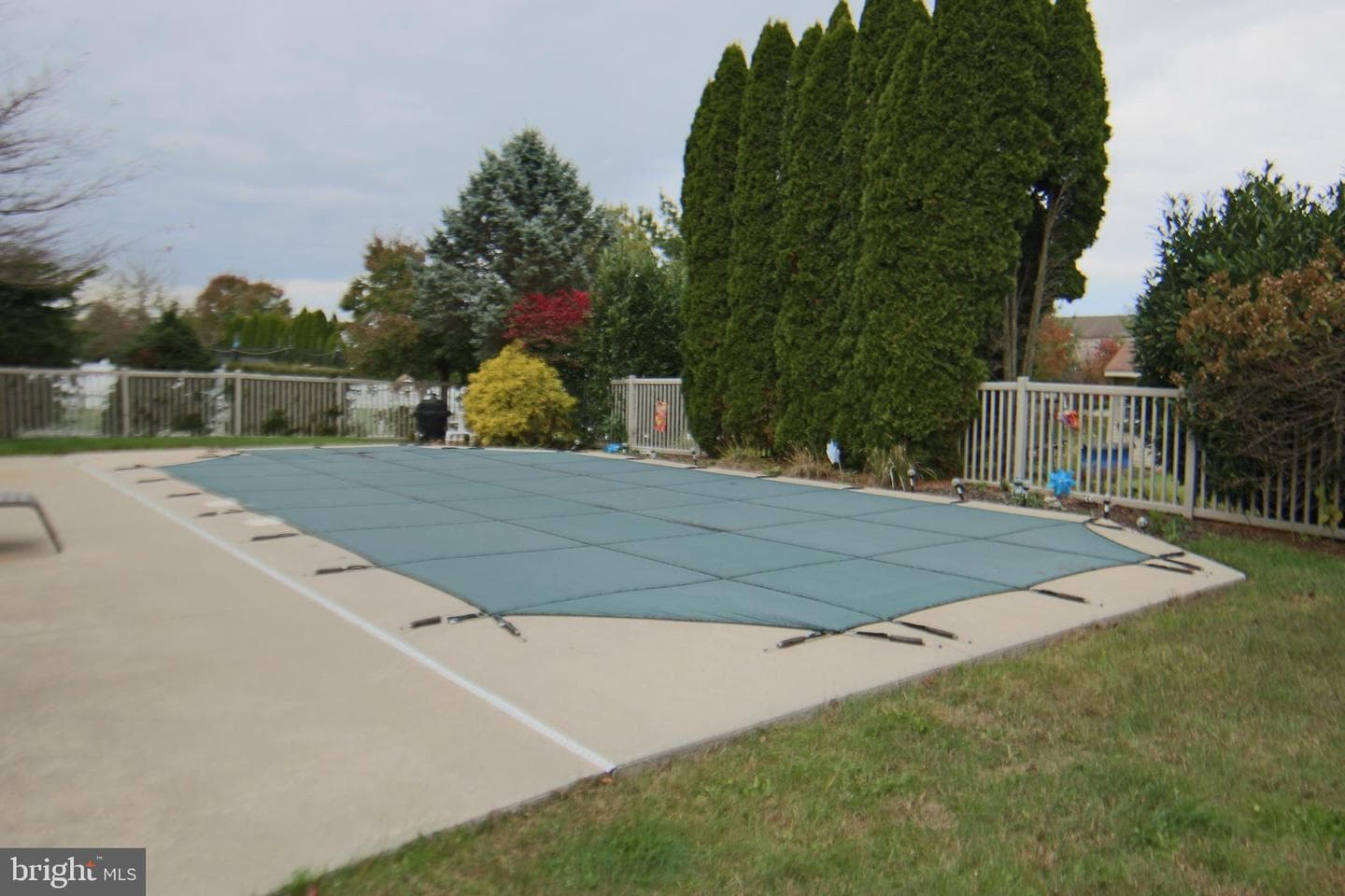 527 Royal Road photo 34