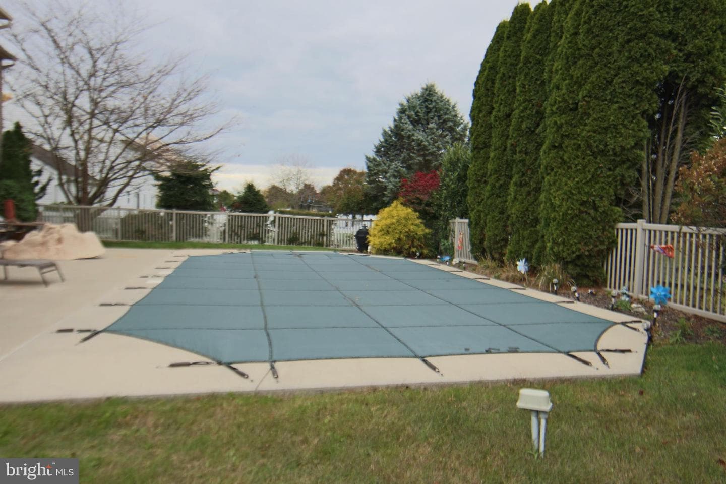 527 Royal Road photo 35