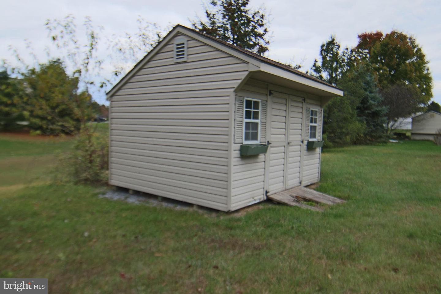 527 Royal Road photo 38