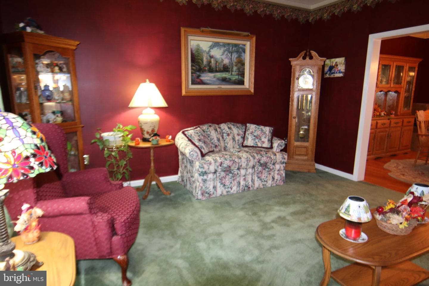 527 Royal Road photo 6
