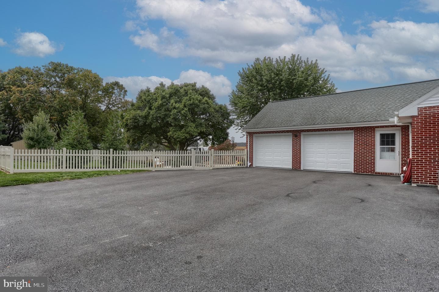 116 W Washington Avenue photo 38