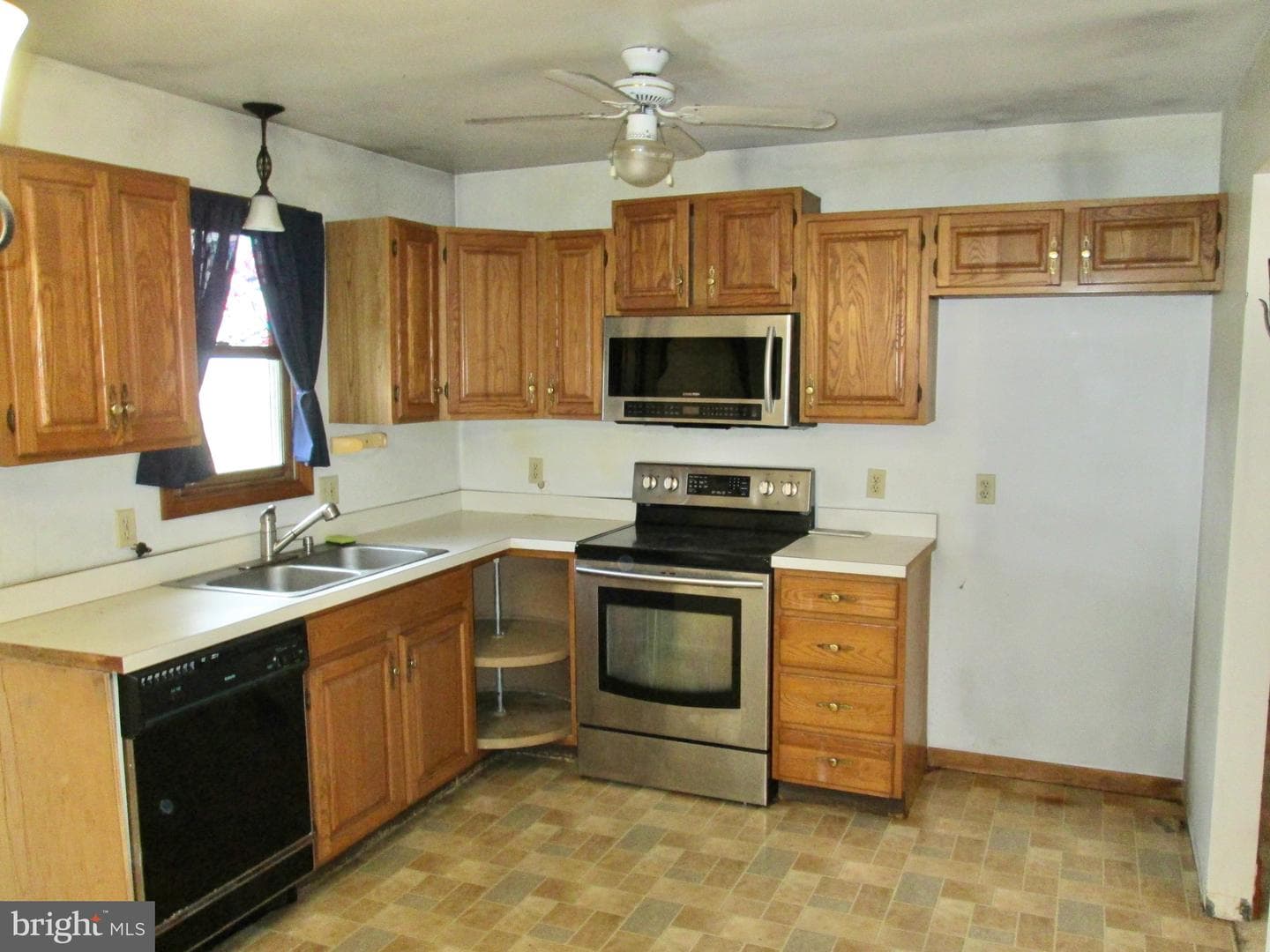 409 E Rosebud Road photo 3
