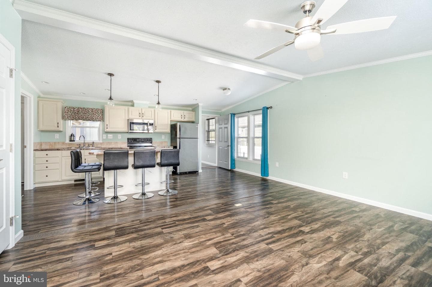 421 N Railroad Street photo 5