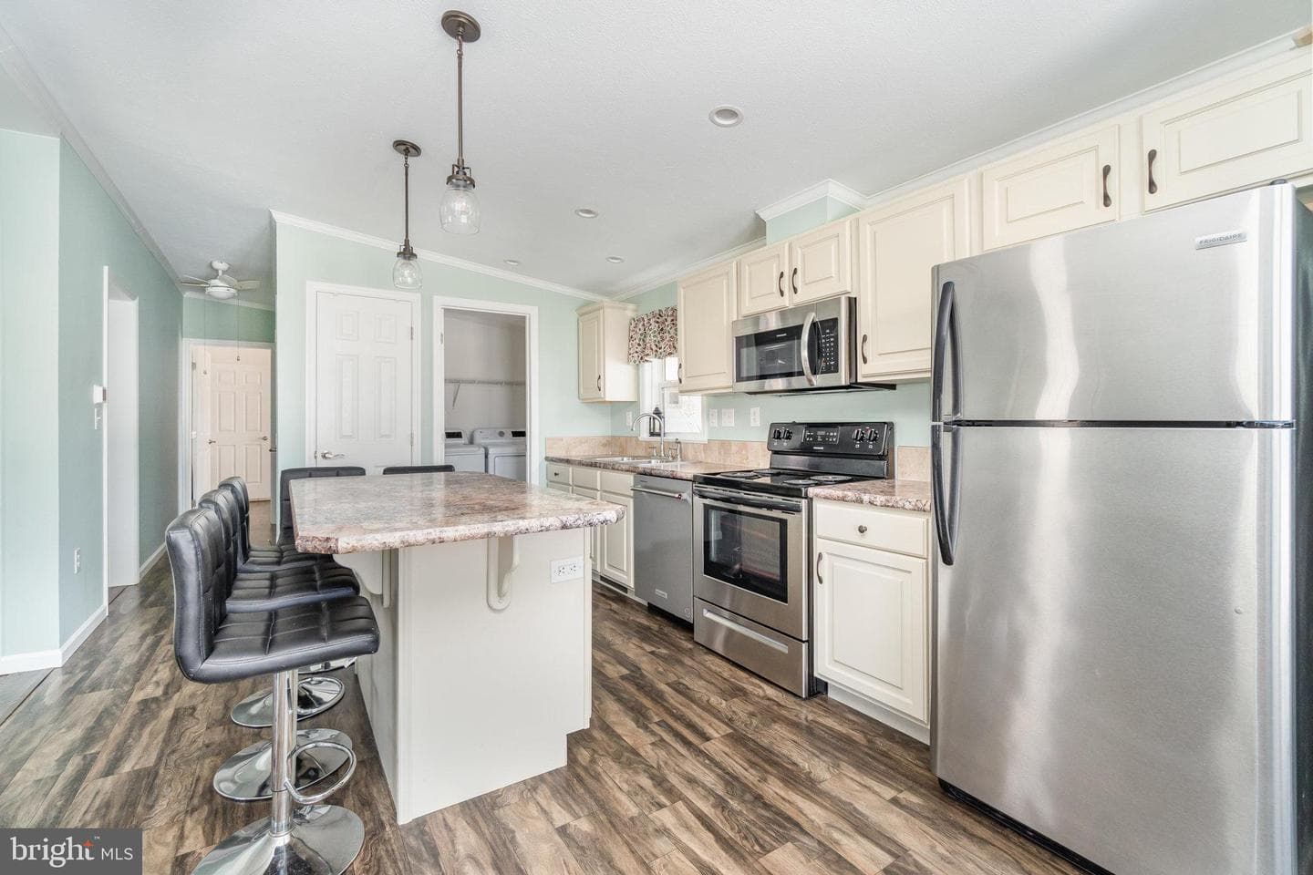 421 N Railroad Street photo 8