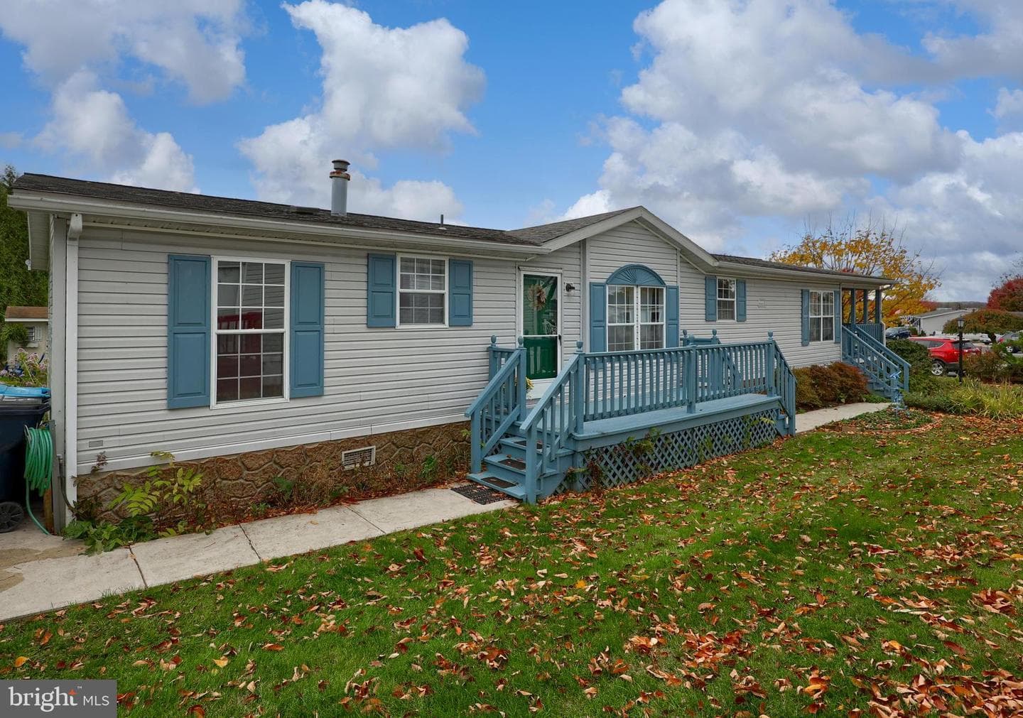 564 W Cedar Street photo 2