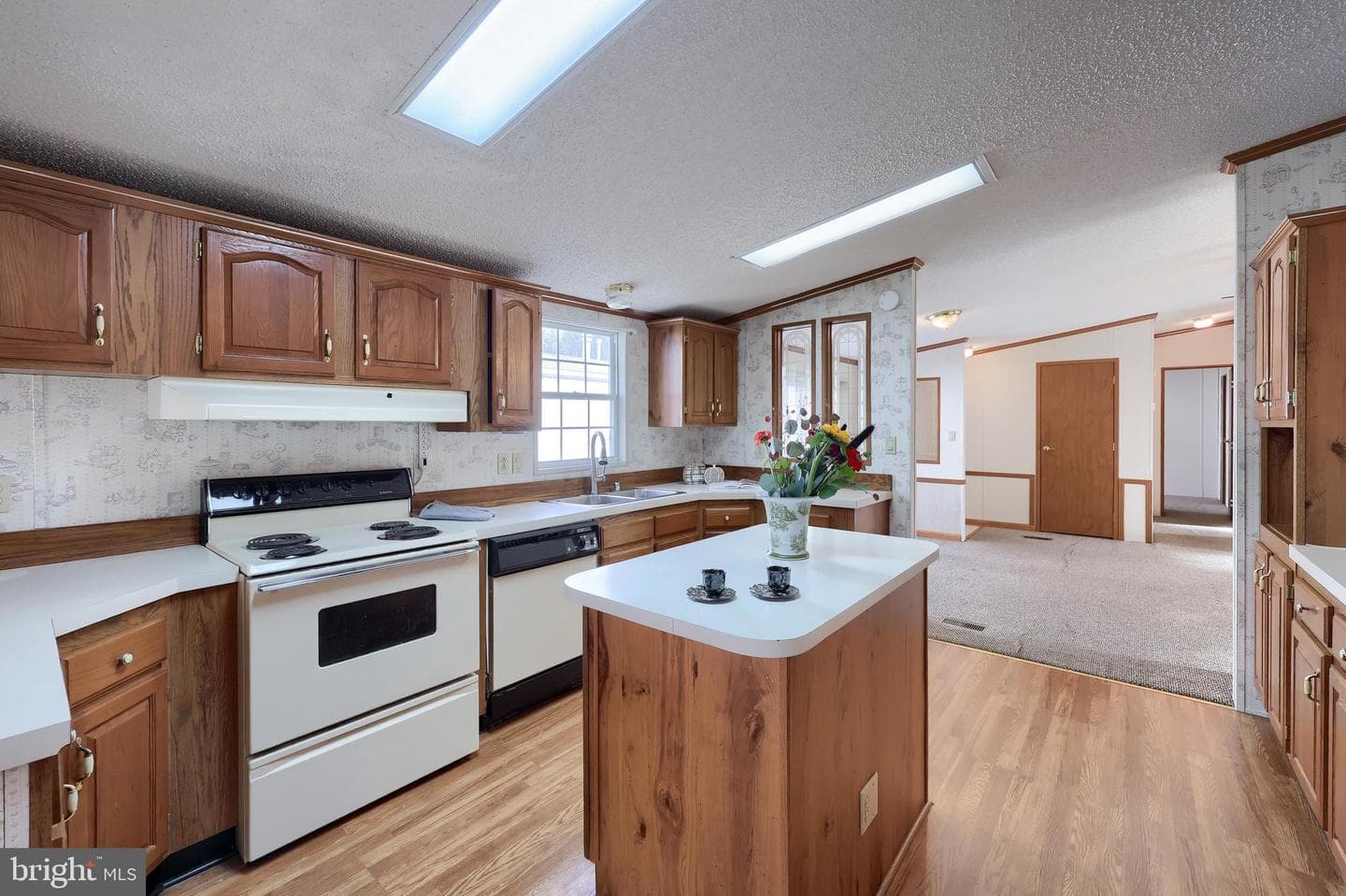 564 W Cedar Street photo 21