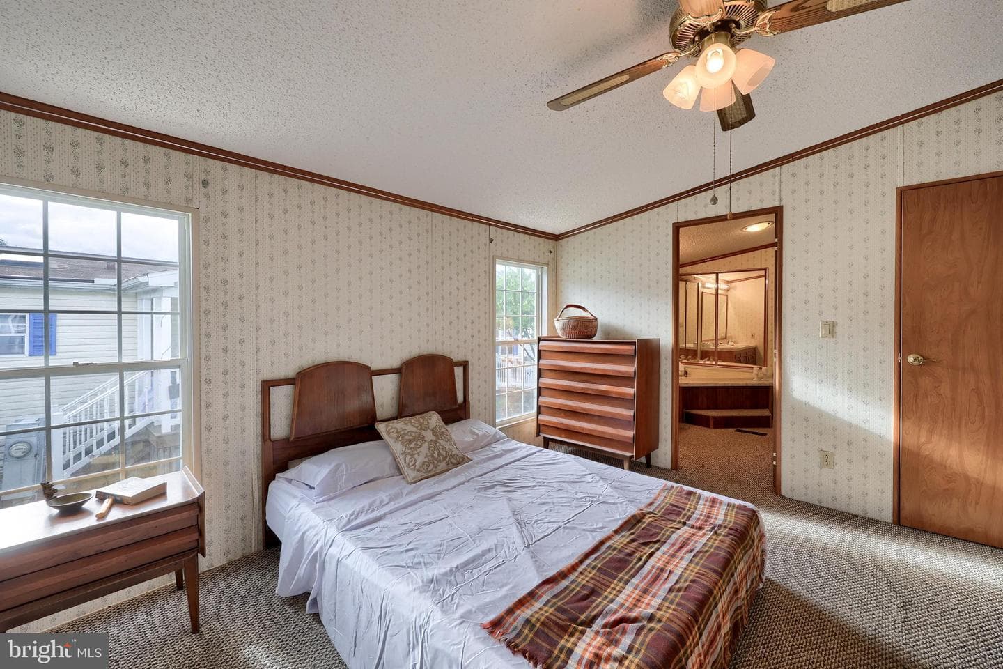 564 W Cedar Street photo 23
