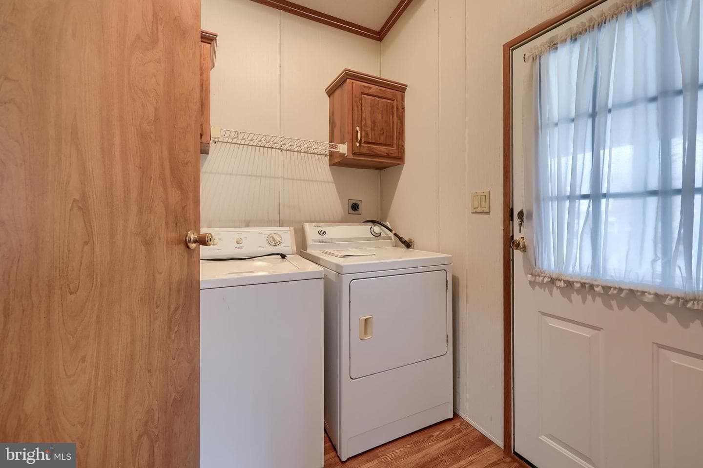 564 W Cedar Street photo 33