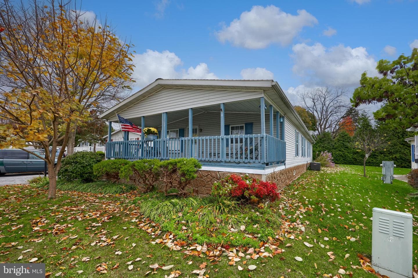 564 W Cedar Street photo 7