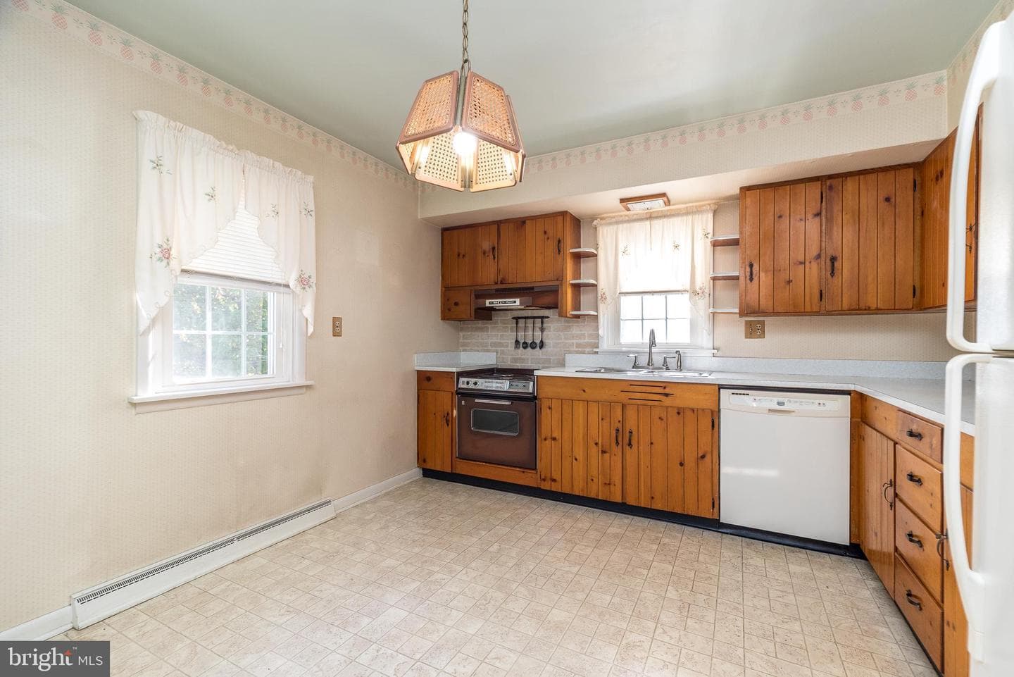 538 W Locust Street photo 15