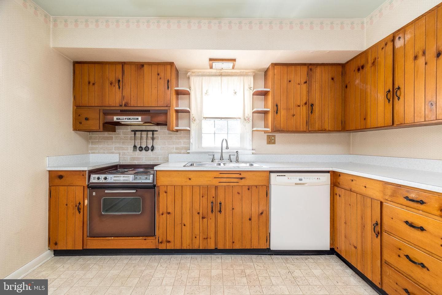 538 W Locust Street photo 16