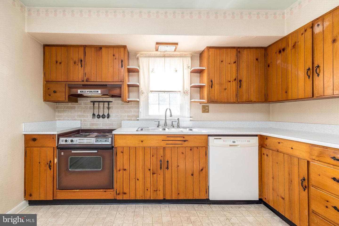 538 W Locust Street photo 18