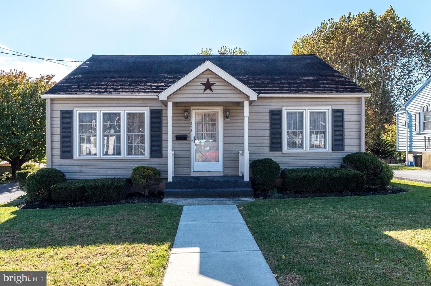 538 W Locust Street photo 2