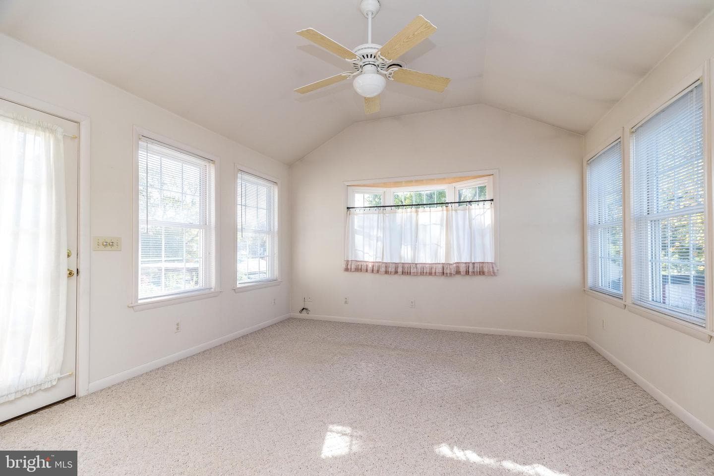 538 W Locust Street photo 20