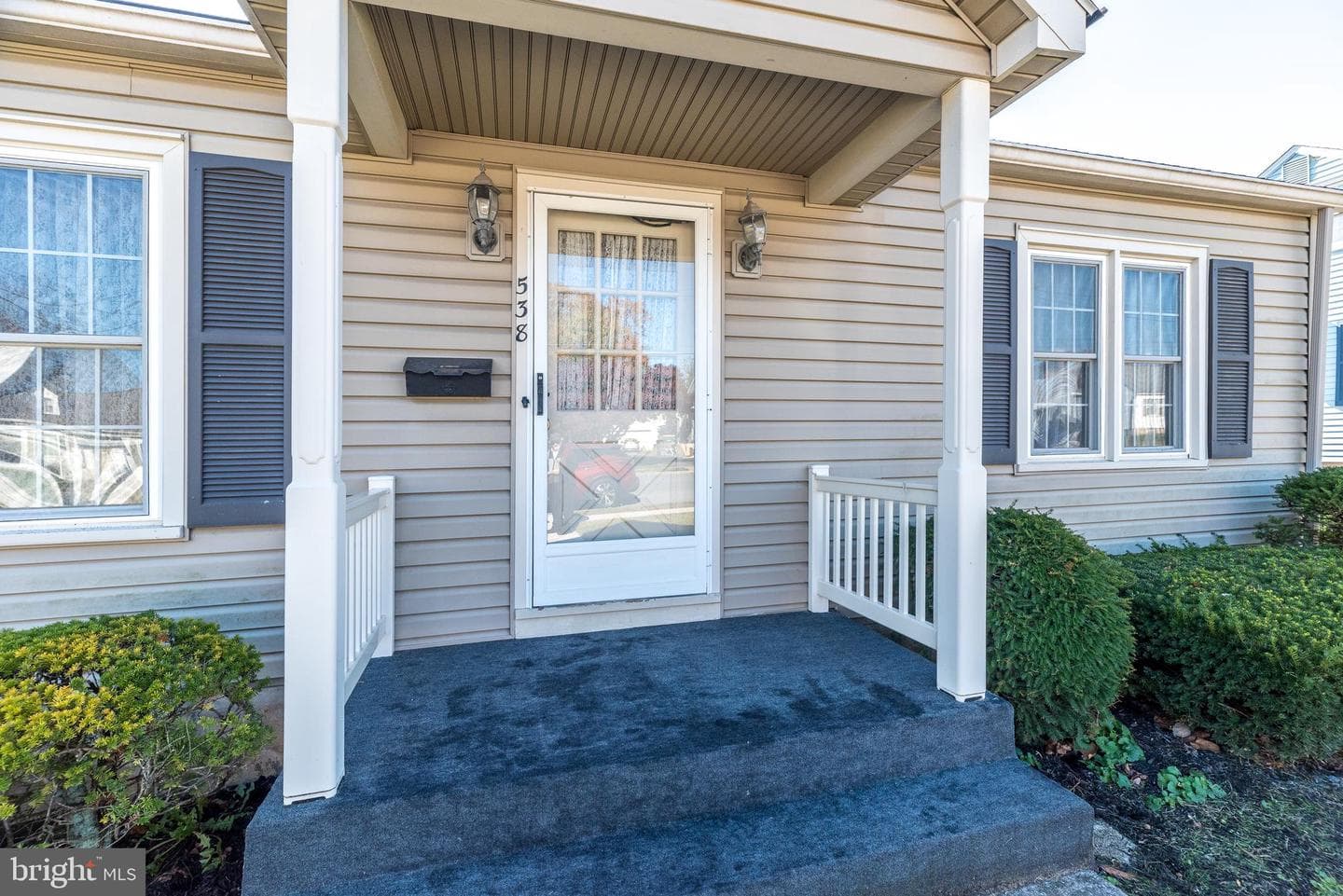 538 W Locust Street photo 3