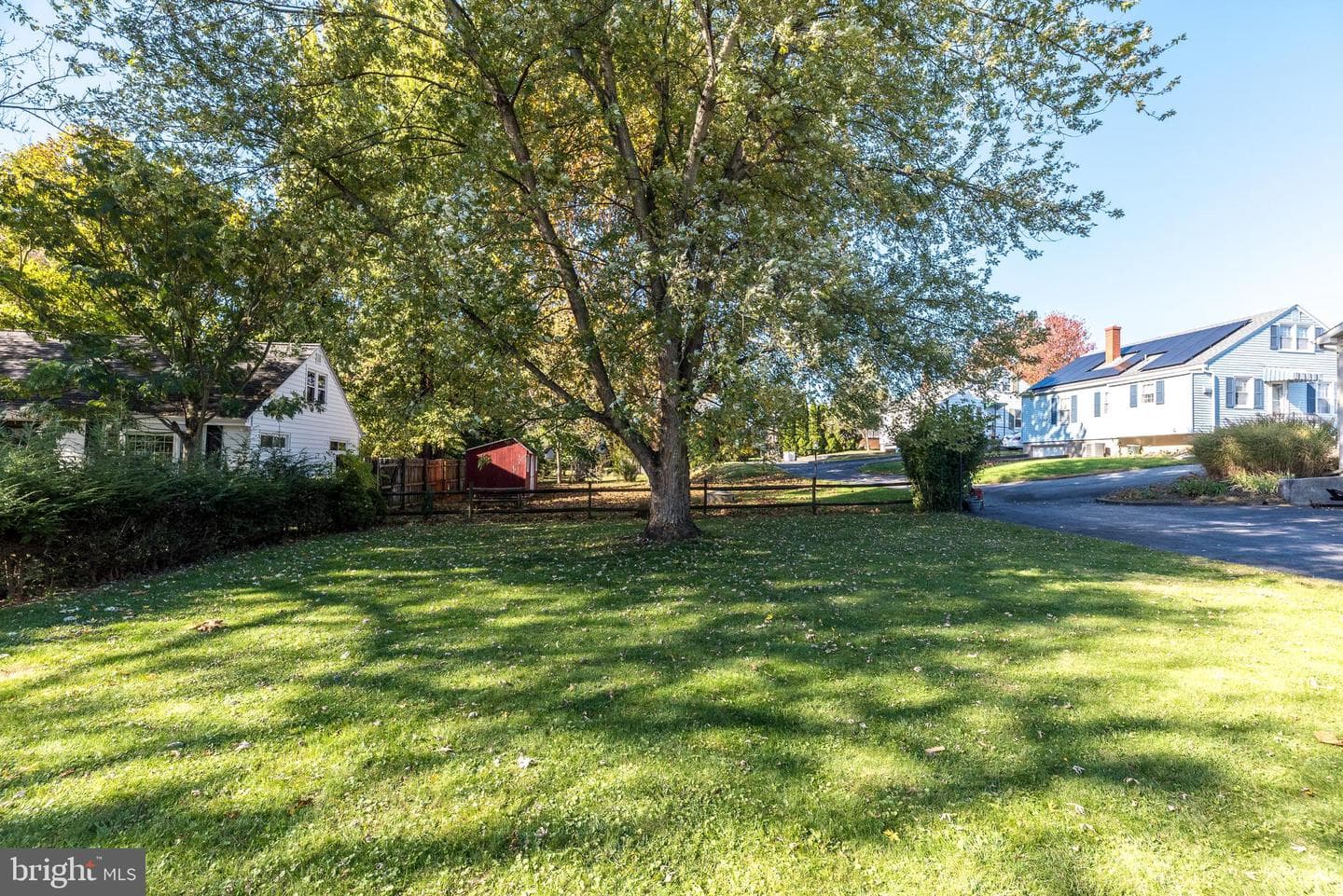 538 W Locust Street photo 44