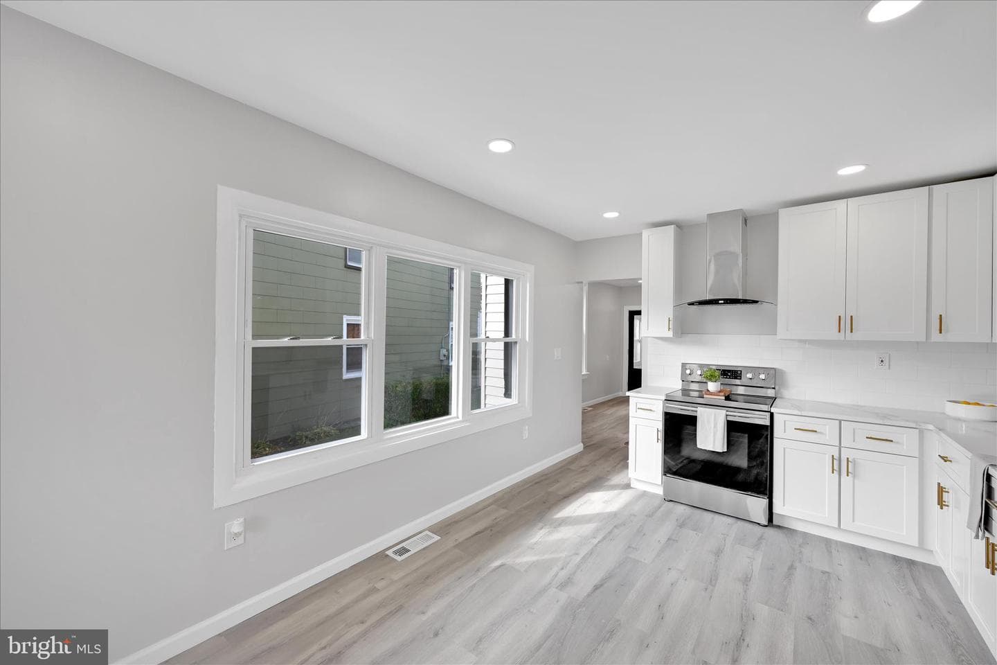 1074 E Main Street photo 5