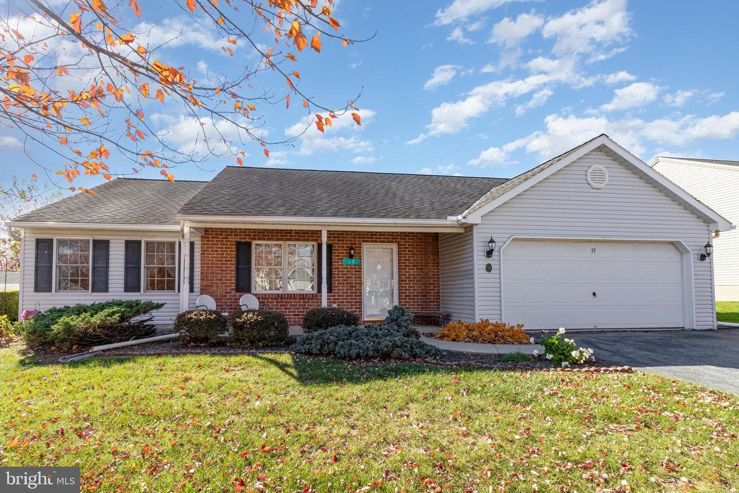 15 Lakeview Drive photo 2