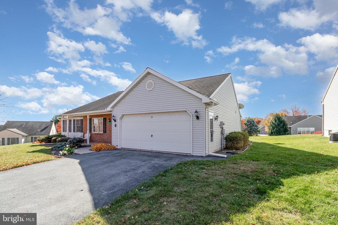 15 Lakeview Drive photo 4