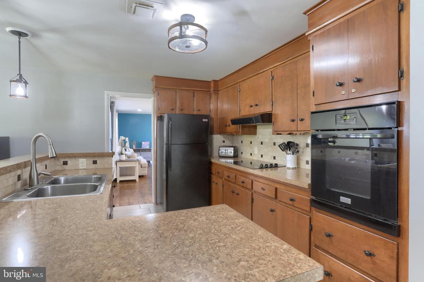 508 Noble Street photo 12