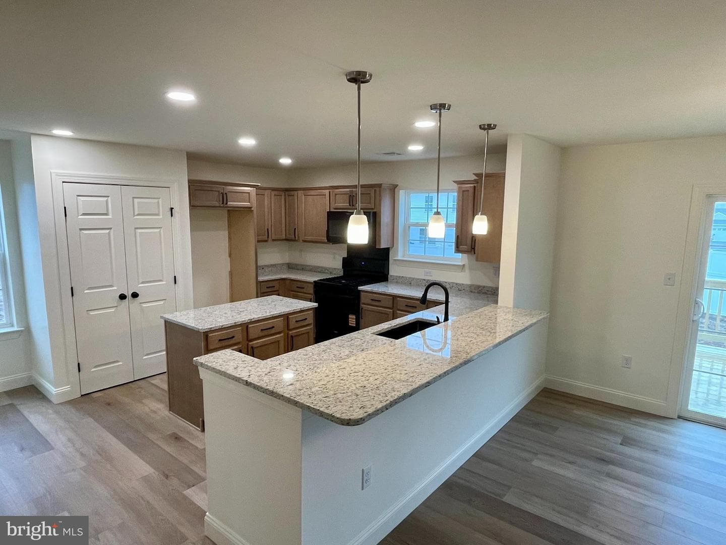 305 Jasmine Drive photo 4
