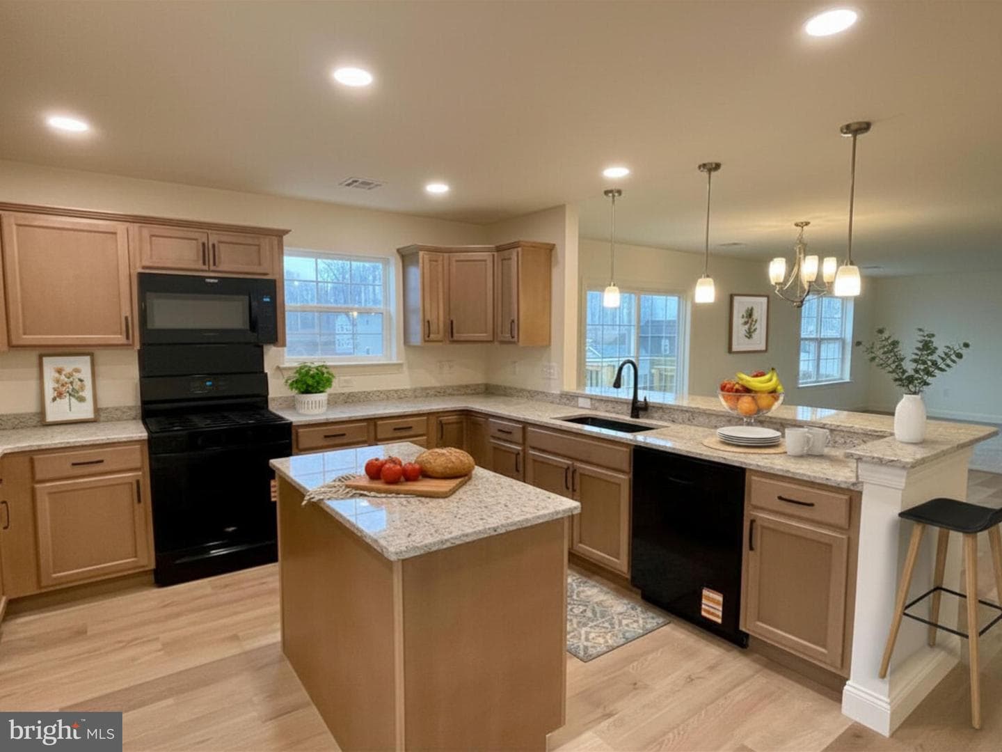 305 Jasmine Drive photo 5