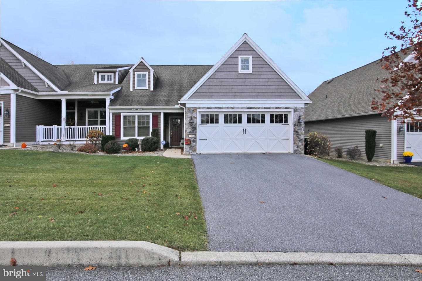 1122 Alden Way photo 2