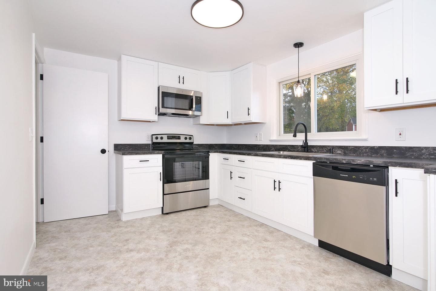 1011 State Drive photo 14