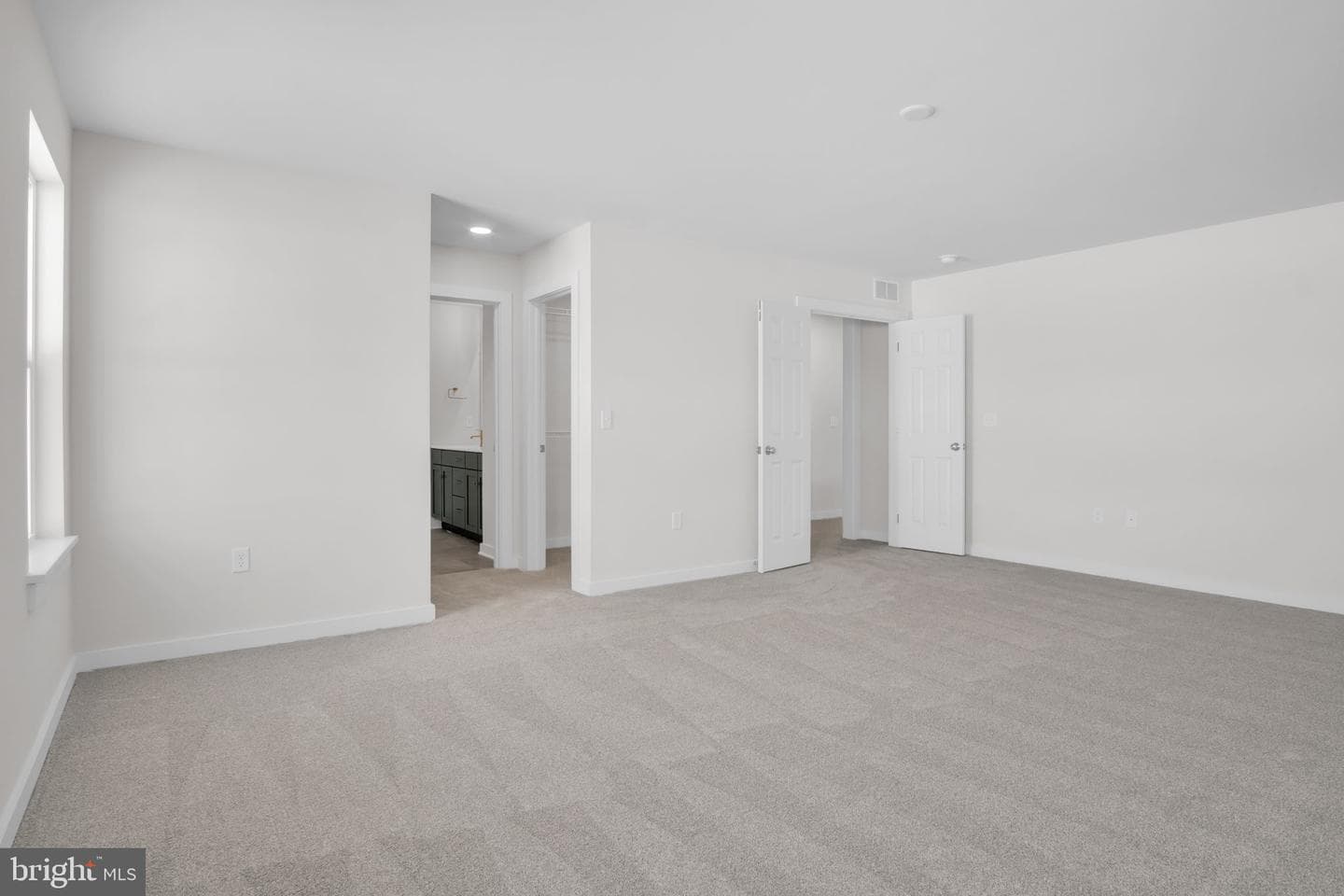 134 Alexandria Drive photo 8