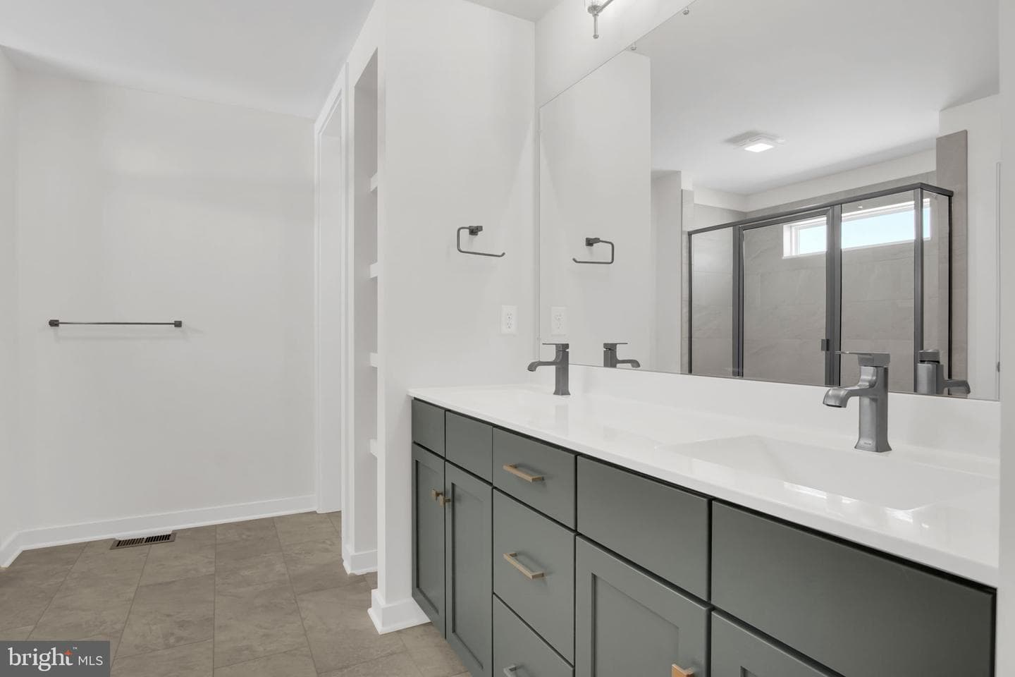 134 Alexandria Drive photo 9