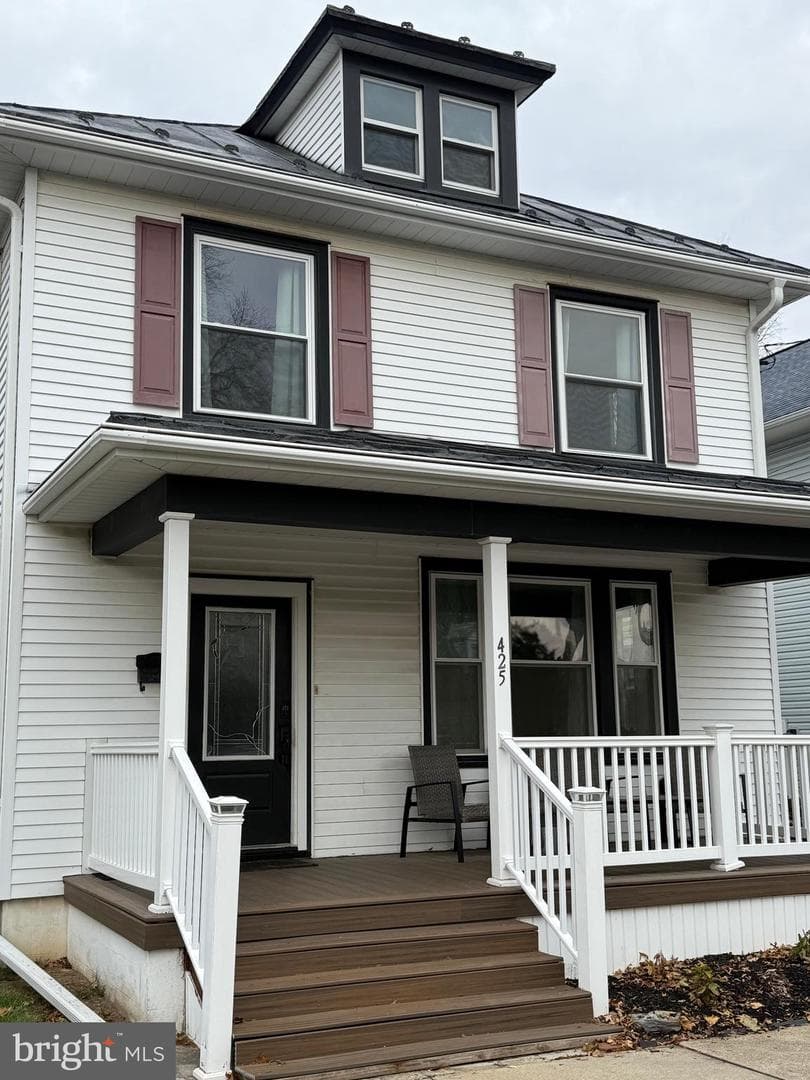425 E Maple Street photo 1