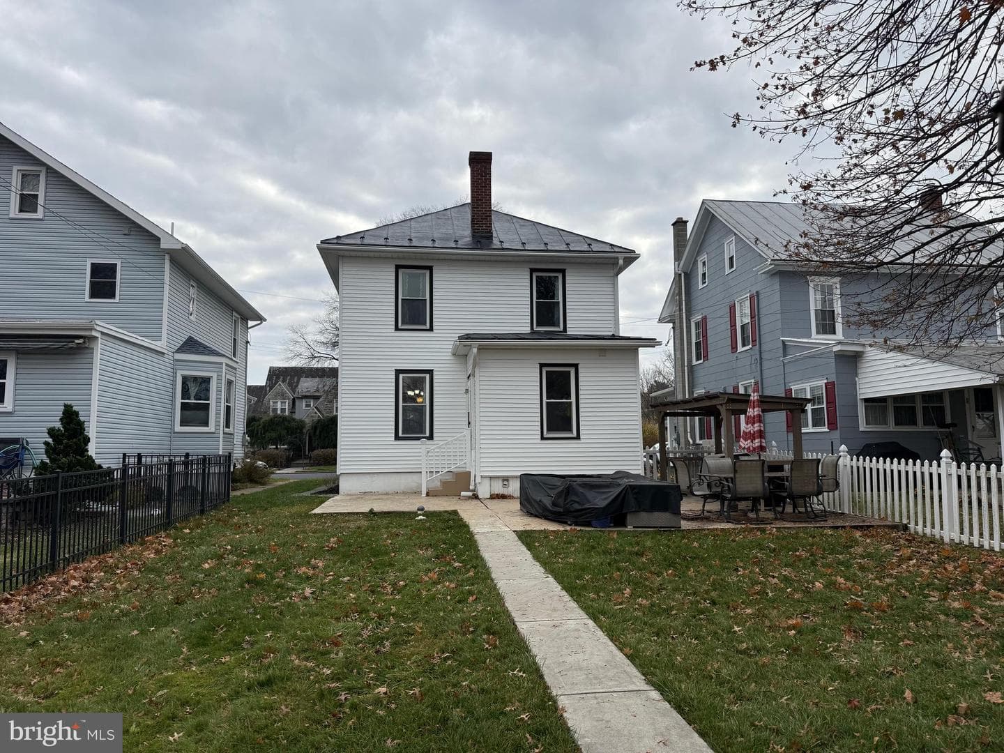 425 E Maple Street photo 16