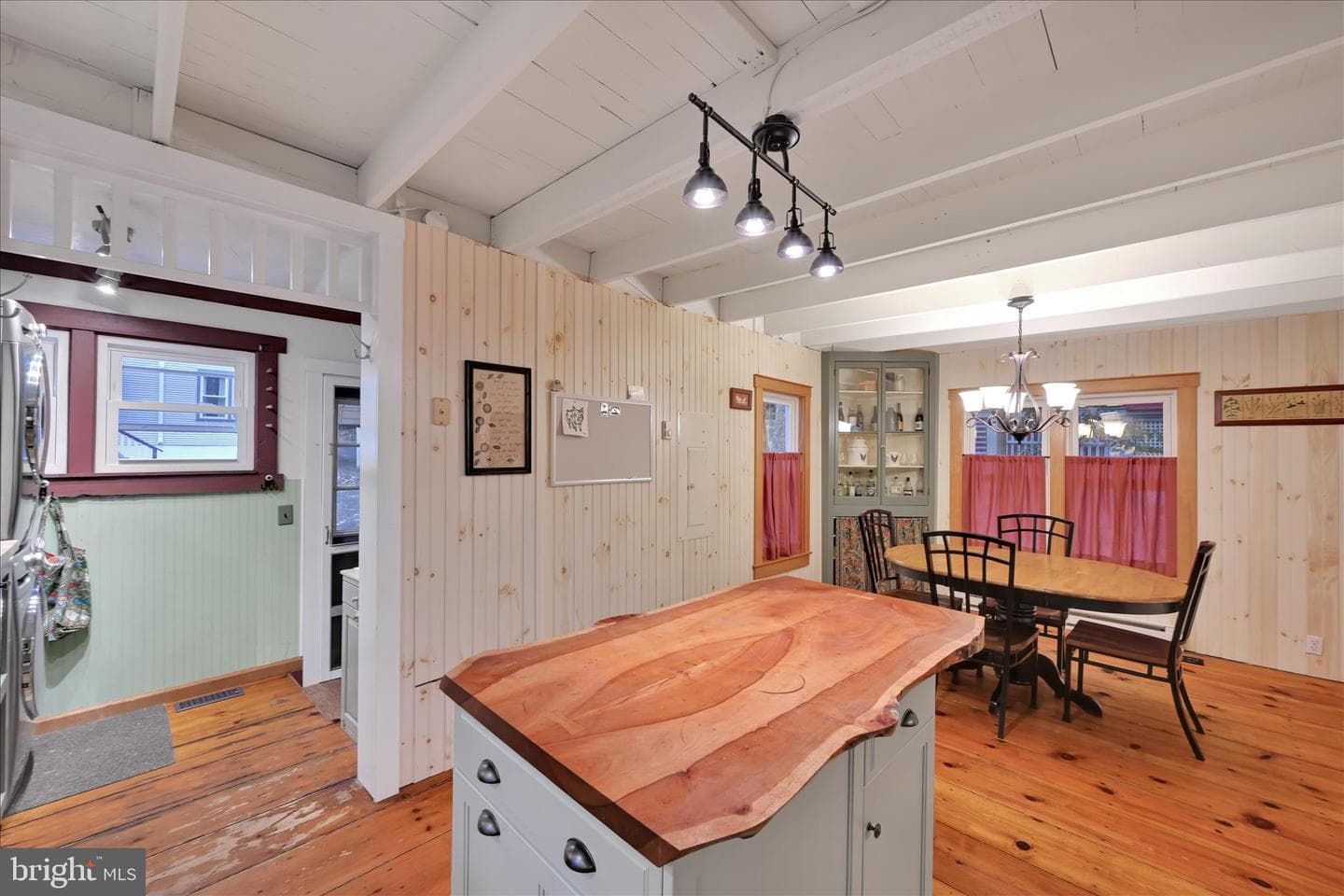 609 6th St photo 17