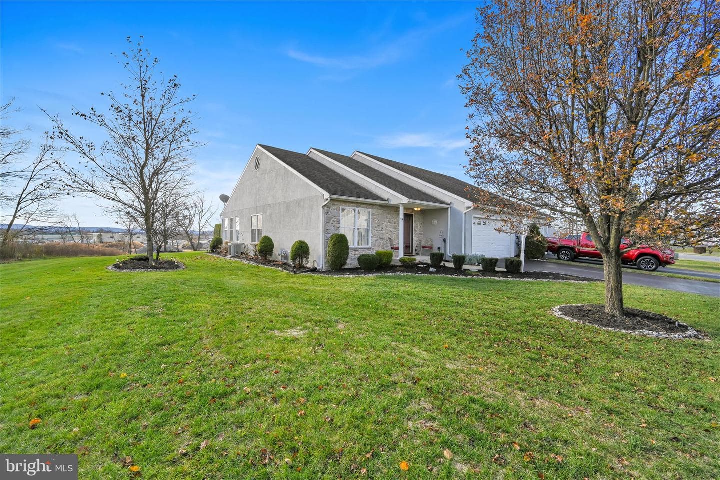 1592 Berry Drive photo 2
