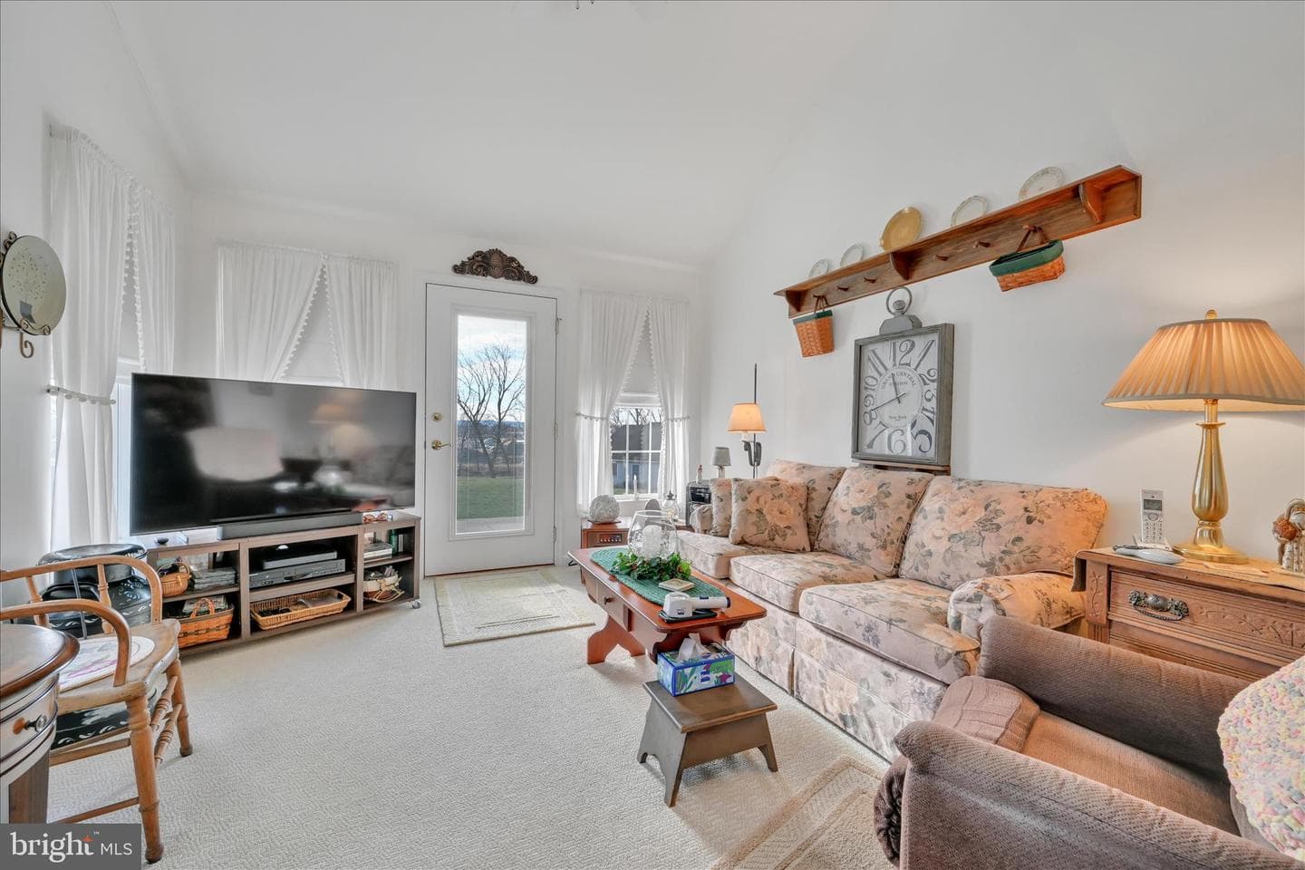 1592 Berry Drive photo 4