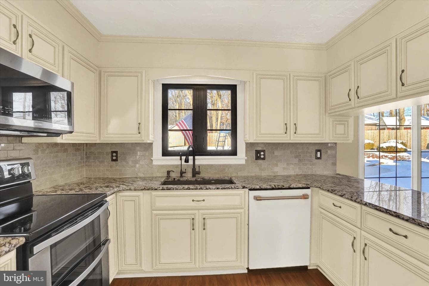 965 N College Street photo 22