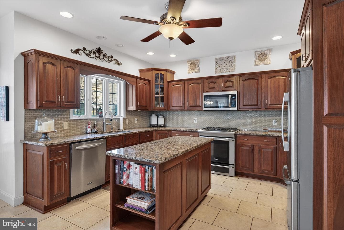 55 Lexington Dr photo 23